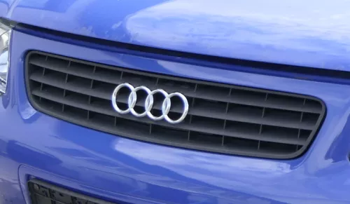 Audi A3 8L bis ca. Mitte 1999 Kühlergrill Grill 8L0807683 8L0 807 683 (100304)