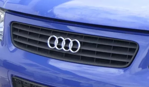Audi A3 8L bis ca. Mitte 1999 Kühlergrill Grill 8L0807683 8L0 807 683 (100304)