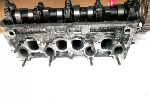 VW Passat 3B A4 B5 Zylinderkopf mit Ventilen 1,9 TDI 81kw 110PS AVG / AFN Motor (101240)