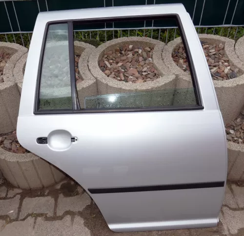 VW Golf 4 Bora Tür hinten rechts nur Kombi / Variant silber LA7W