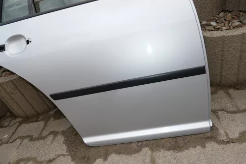 VW Golf 4 Bora Tür hinten rechts nur Kombi / Variant silber LA7W (101436)