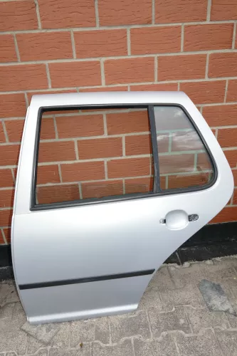 VW Golf 4 Limousine Tür hinten links silber LB7Z satinsilber (KEINkombi)