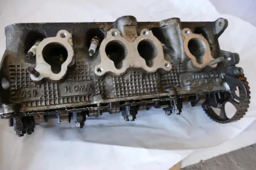 VW Passat 3B A4 Zylinderkopf 1,6 74kw 101PS von Motor ADP Kopf Nockenwelle (101509)