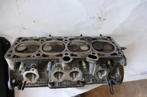 VW Passat 3B A4 Zylinderkopf 1,6 74kw 101PS von Motor ADP Kopf Nockenwelle (101509)