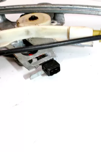 VW Polo Kombi Caddy 2 ektrischer Fensterheber vorne rechts Fensterhebermotor (101869)