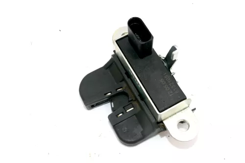 VW Golf 5 Passat Heckschloß Schloß unten an der Heckklappe 1K6827505E Fanghaken