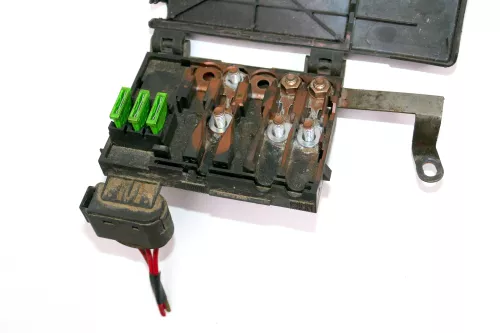 VW Bora Golf 4 Sicherungskasten Sicherungsdose Abdeckung Batterie 3-Fach (102553)