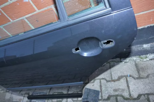 VW Golf 4 Bora Tür hinten links nur Kombi / Variant schwarz LC9Z (103522)