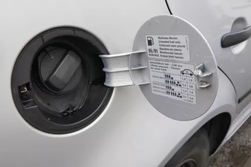 VW Golf 4 Limousine Tankdeckel Deckel Tank Tankverschluß silber LB7Z (103562)