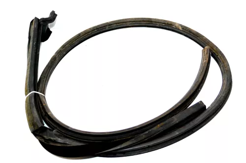 VW Golf 3 & 4 1E Cabrio Dichtung Tür vorn+ Seitenscheibe hinten rechts 1E0847330 (103724)