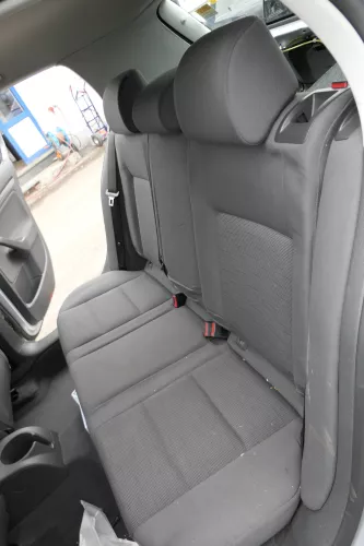 VW Golf 5 V Sitz Sitze hinten Rückbank Rücksitzbank Sitzfläche Lehne -OHNE KOPFS (104226)