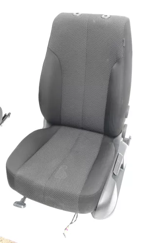 VW Passat 3C Sitz Fahrersitz vorne links schwarz