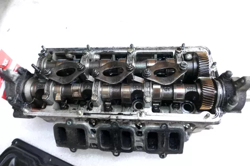 VW Passat 3BG Zylinderkopf Kopf Nockenwelle 2,5 TDI 132kw 180PS AKE links Fahrer (104660)