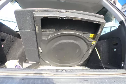 Golf 4 Variant Kombi Staubehälter Ablagefach Ablage Boden Kofferraum schwarz (105097)