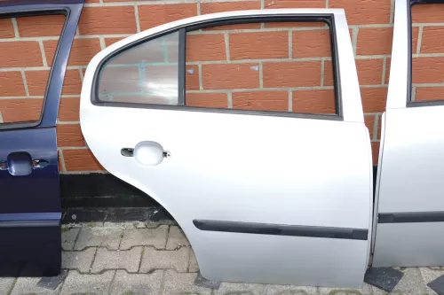 Skoda Octavia 1U Limousine Tür hinten rechts silber 9102 (keinKOMBI!)