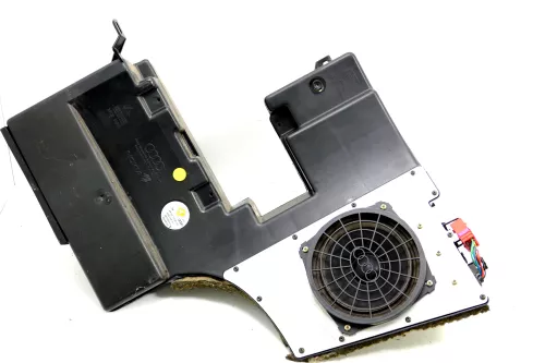 Audi A4 Avant Kombi Subwoofer 8D9035381 Lautsprecher Bassbox Nokia