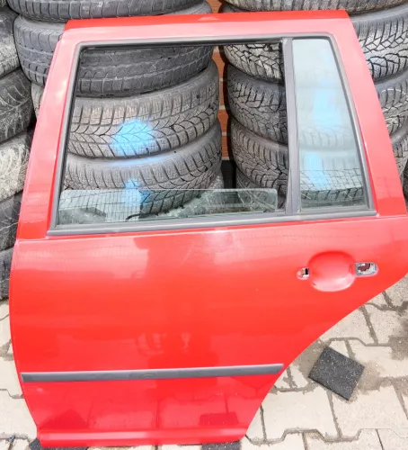 VW Golf 4 Bora Tür hinten links nur Kombi / Variant rot LY3D (106369)