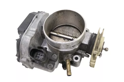 Audi A4 B5 Passat 3B Drosselklappe 078133063AB 2.8 ACK Motor ALF 2,4