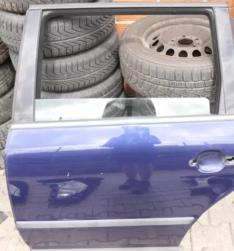 VW Passat 3B 3BG Kombi Variant Tür hinten links blau LB5N