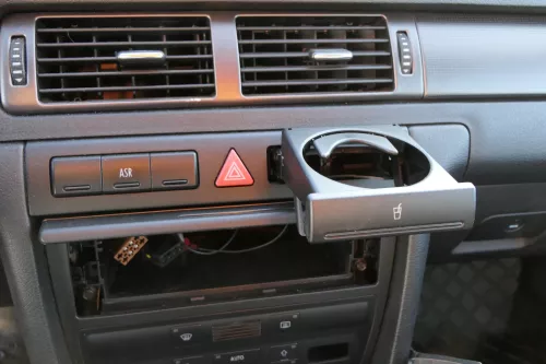 Audi A6 4B Becherhalter Dosenhalter Getränkehalter 4b0862534a vorne (107186)