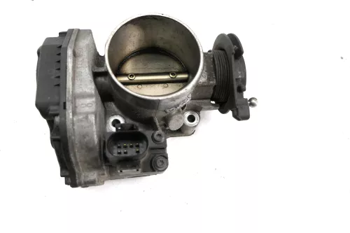 VW Passat 3B A4 Drosselklappe Drosselklappenstutzen AEB 1,8 T Tubro 058133063M Q