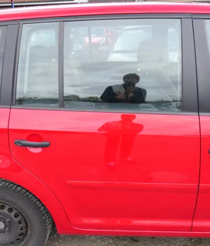 VW Touran 1T Tür hinten rechts rot LY3D mit Scheibe, sonst OHNE Anbauteile