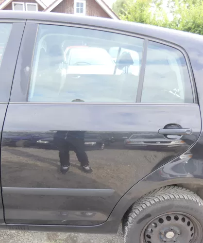 VW Golf 5 Plus 5M1 Tür hinten links schwarz LC9Z - ohne Anbauteile mit Scheibe