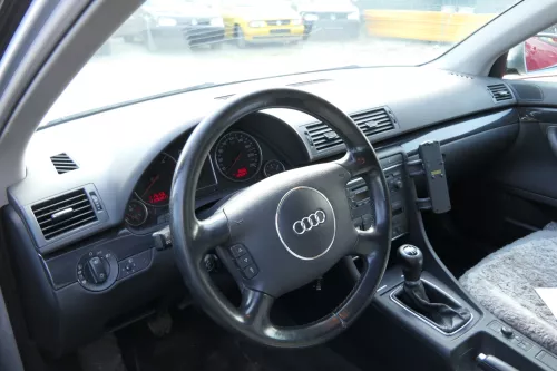 Audi A4 8E B6 Armaturenbrett Cockpit Amaturenbrett schwarz S-line ohne Airba