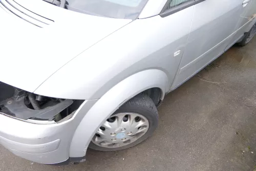 Audi A2 8Z Kotflügel vorne links silber LY7W