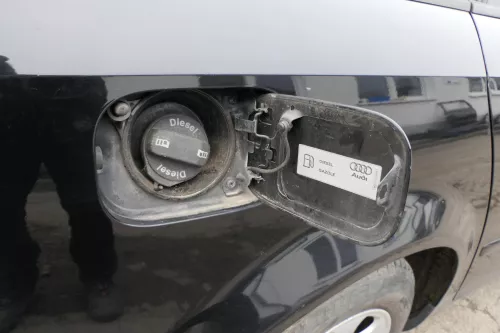 Audi A4  8E B7 Tankdeckel Tankklappe Tank Deckel Klappe schwarz LY9B (108117)