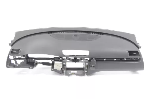 VW Passat 3C Armaturenbrett schwarz OHNE Anbauteile schwarz mit handy (108353)