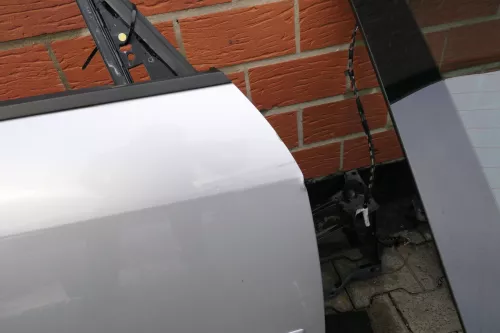 Audi A2 8Z Tür vorne rechts silber LY7W - mit Rahmen (108525)