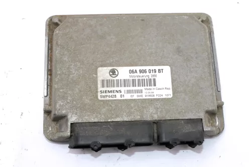 Skoda Octavia Steuergerät 1,6 74kw 06A906019BT AKL AEH Motor Motorsteuergerät
