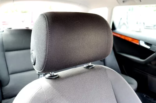 Audi A3 8P Kopfstütze vorne schwarz / soul vorn PR-N7A + 3TB rechts