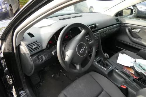 Audi A4 8E B6 Armaturenbrett Cockpit Amaturenbrett schwarz S-line keineAnbauteil