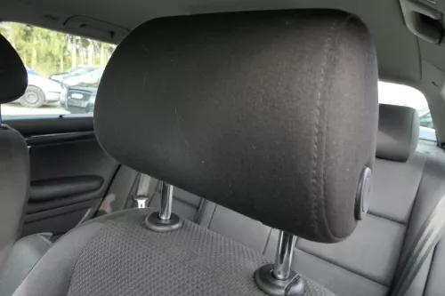 Audi A4 B6 8E Kopfstütze vorne links schwarz / soul vorn 8E0881901