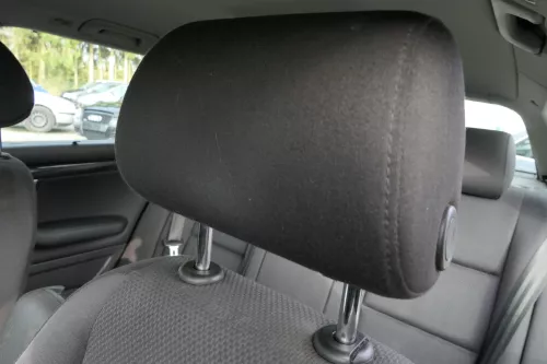 Audi A4 B6 8E Kopfstütze vorne links schwarz / soul vorn 8E0881901