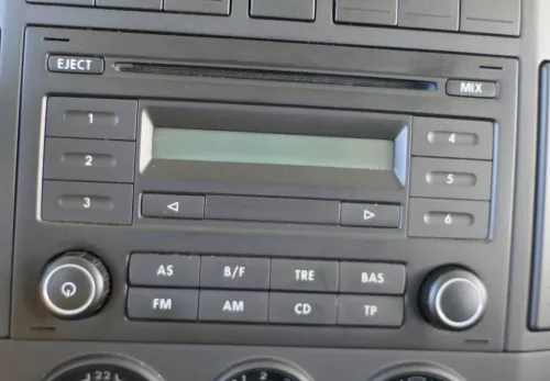 VW Fox 5Z Polo 9N3 Radio CD Player Original RCD200 Red BVX 6Q0035152G mitCode (109070)