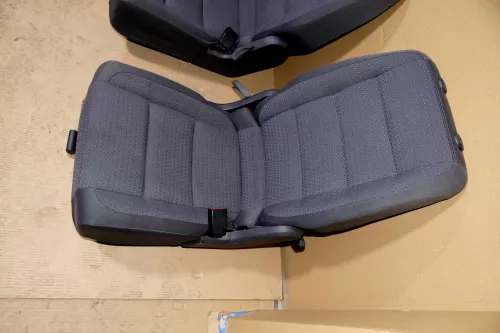 VW Touran Sitz hinten rechts (hinterm Beifahrersitz) Rücksitz anthrazit - 109565