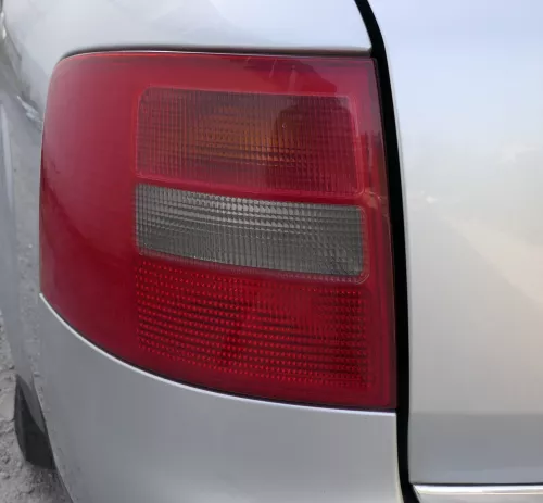 A6 4B Kombi Avant Rücklicht hinten links Heckleuchte 4B9945095D Lampenträger (109787)