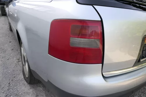 A6 4B Kombi Avant Rücklicht hinten links Heckleuchte 4B9945095D Lampenträger