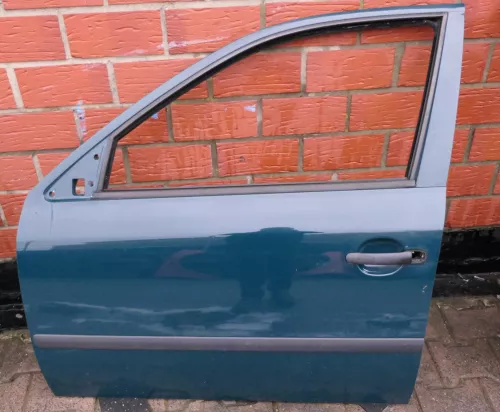 Skoda Octavia 1U Kombi + Limo Tür vorne links Fahrertür grün L5550 LF6C