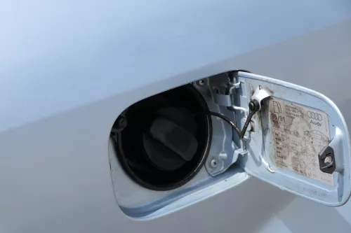 Audi A4 8E B6 Tankdeckel Tankklappe Tank Deckel Klappe grau silber blau LY7R (110516)