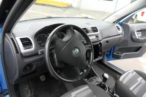 Skoda Fabia 5J Roomster Armaturenbrett Cockpit Amaturbrett - ohne Anbauteile