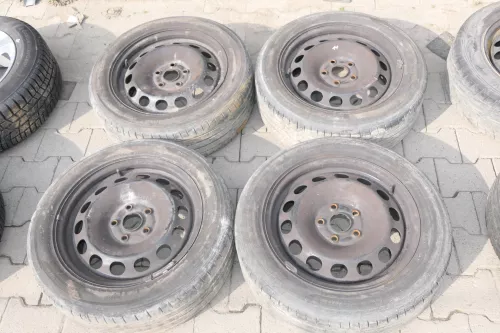 VW Golf 5 Touran Audi A3 Stahlfelgen Felge Reifen 205/55 R16 91V Sommer 4-4,5mm