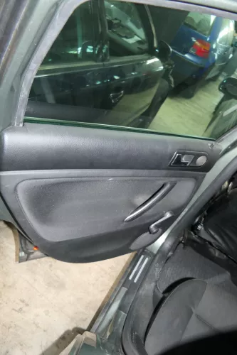 VW Passat 3B 3BG Limousine Tür hinten links mit Scheibe grün LA6W (111409)