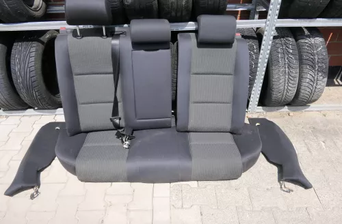 Audi A4 B6 B7 8E Sitz Rückbank Rücksitzbank hinten 3-Punkt-Gurt soul = schwarz