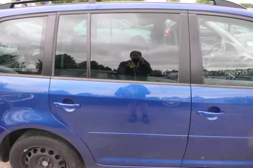 VW Touran 1T 1T3 Tür hinten rechts blau LC5C mit Scheibe - ohne Anbauteile