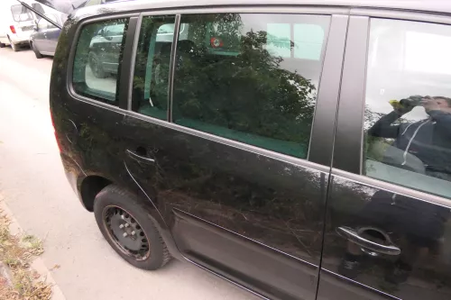VW Touran 1T 1T3 Tür hinten rechts schwarz LC9Z mit Scheibe 112106