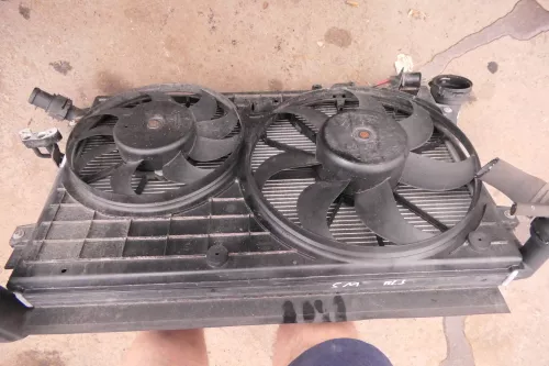 VW Eos Golf 5 Plus Kühler 1K0121251DM 1.9 BLS TDI Ladeluftkühler Lüfter (112216)